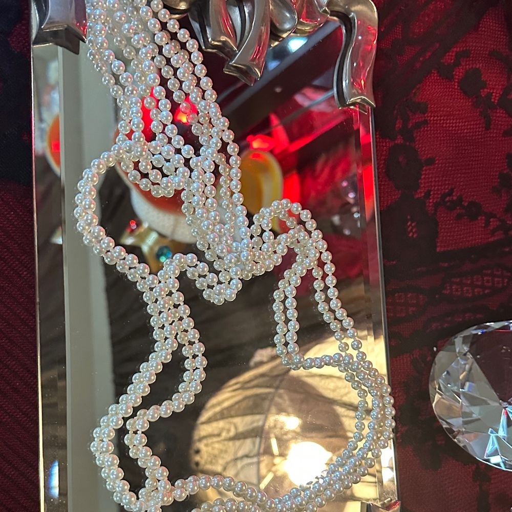 Elegant Faux Pearl Necklace